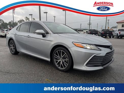 Used 2023 Toyota Camry XLE image 1