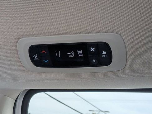 Used 2023 Chrysler Voyager LX FWD image 17