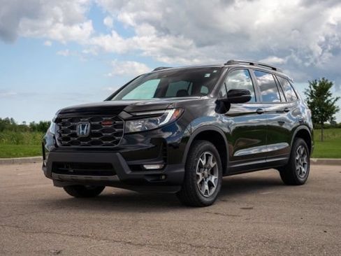 Used 2022 Honda Passport TrailSport image 3