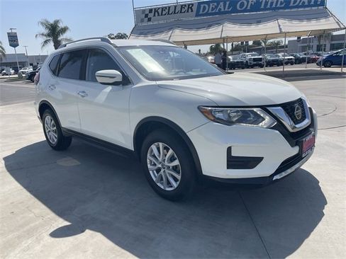 Used 2020 Nissan Rogue SV image 2