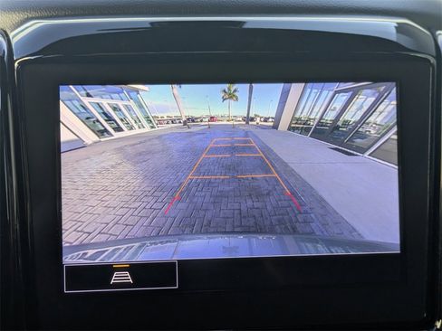 Used 2023 Chevrolet Traverse LT image 23