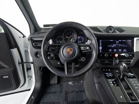 Certified 2026 Porsche Macan AWD/4WD image 16