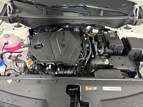 Used 2025 Kia Sportage LX image 10