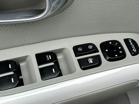 Used 2017 Kia Soul EV + image 13