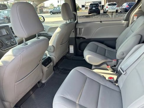 Used 2018 Toyota Sienna XLE w/ XLE Navigation Package FWD image 21