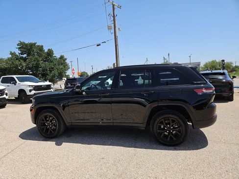 Used 2024 Jeep Grand Cherokee Altitude AWD/4WD image 5