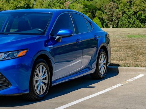 Used 2020 Toyota Camry LE image 7