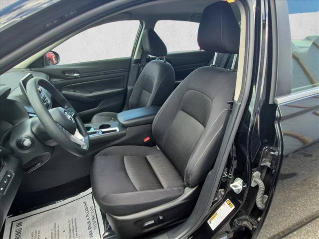 Used 2025 Nissan Altima 2.5 SV FWD image 16