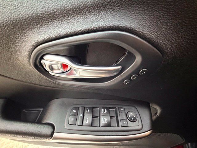 Used 2020 Jeep Cherokee Limited AWD/4WD image 27