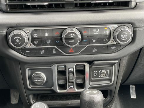 Certified 2025 Jeep Wrangler Unlimited Sahara AWD/4WD image 26