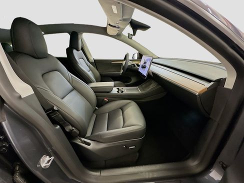 Used 2023 Tesla Model Y Long Range AWD/4WD image 32