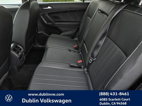 Used 2022 Volkswagen Tiguan SE R-Line FWD image 12