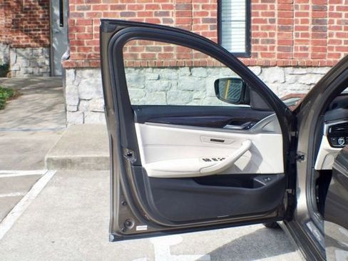 Used 2018 BMW 530i RWD image 17