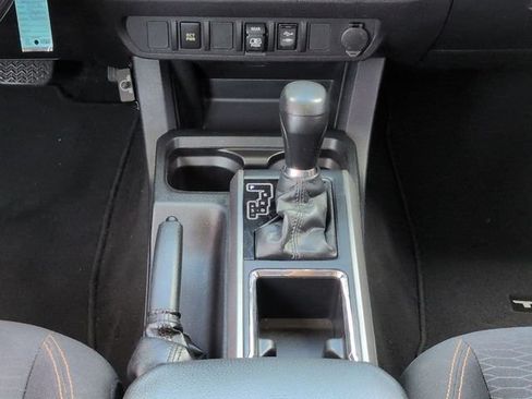 Used 2018 Toyota Tacoma SR5 RWD image 18