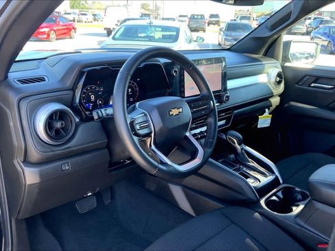 Certified 2024 Chevrolet Colorado LT w/ LT Convenience Package image 16