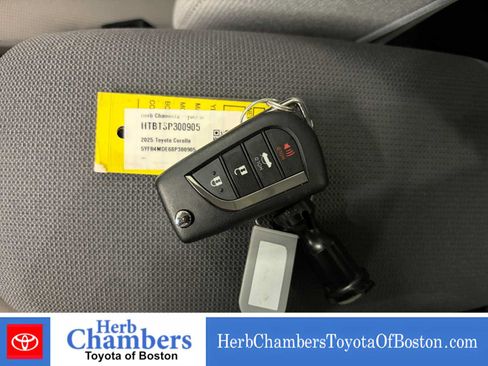Used 2025 Toyota Corolla LE FWD image 10