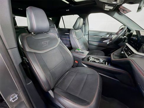 Used 2025 Ford Explorer ST image 30