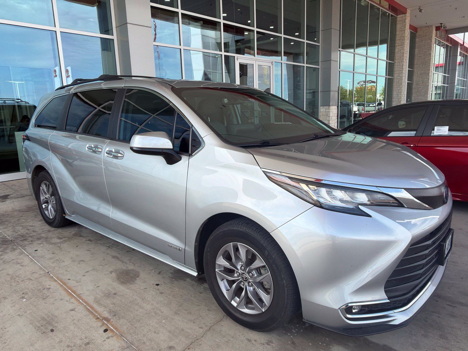 Used 2021 Toyota Sienna XLE FWD image 26
