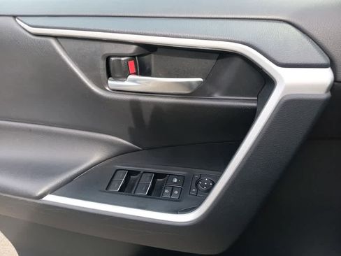 Used 2022 Toyota RAV4 XLE w/ Convenience Package image 16