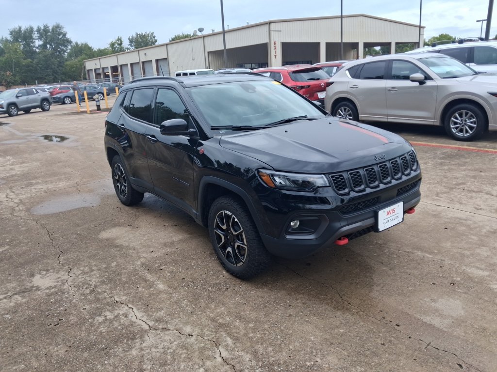 Used 2025 Jeep Compass Trailhawk AWD/4WD image 6