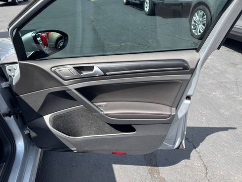 Used 2017 Volkswagen GTI SE FWD image 25