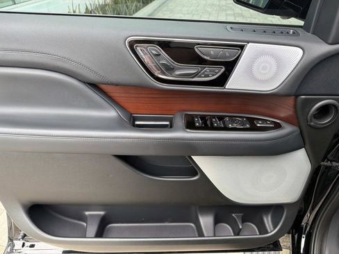 Certified 2023 Lincoln Navigator Reserve AWD/4WD image 11