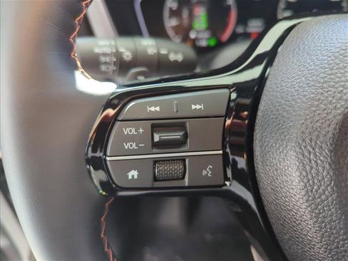 Used 2025 Honda Pilot TrailSport image 5