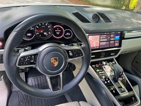Used 2021 Porsche Cayenne Coupe AWD/4WD image 6