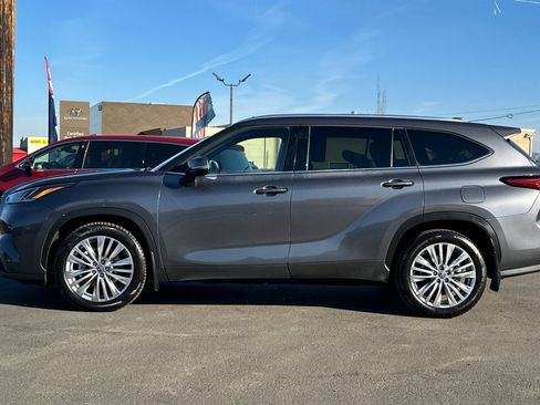Used 2023 Toyota Highlander Platinum image 7