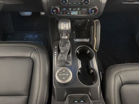 New 2025 Ford Bronco Badlands image 12