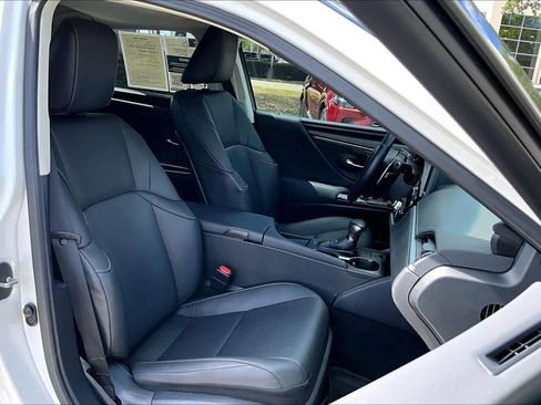 Used 2024 Lexus ES 350 w/ Premium Package image 9
