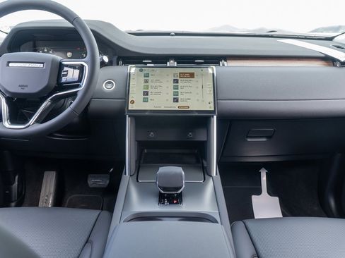 Used 2025 Land Rover Discovery Sport S image 16