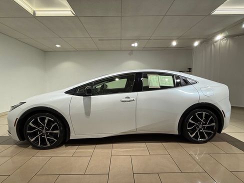 Certified 2024 Toyota Prius Prime FWD image 2