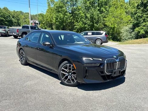Used 2025 BMW 740i xDrive AWD/4WD image 2