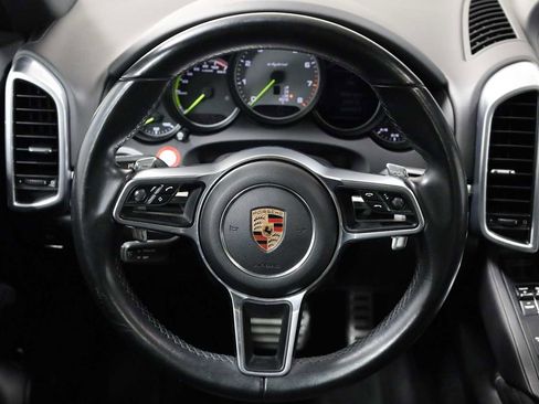 Used 2017 Porsche Cayenne S Platinum image 25