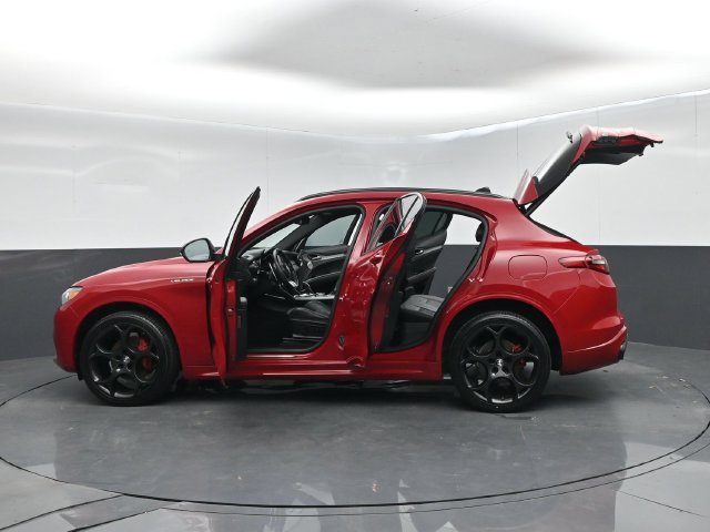 Used 2023 Alfa Romeo Stelvio Veloce AWD/4WD image 64