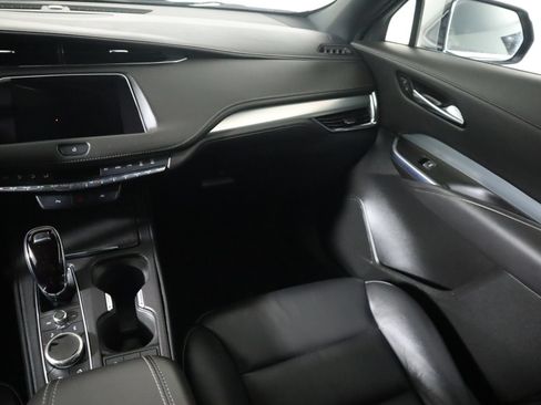 Used 2023 Cadillac XT4 Premium Luxury AWD/4WD image 32