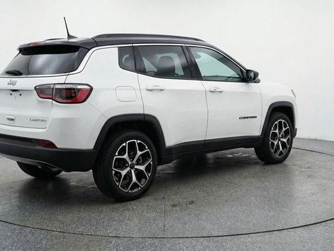 Used 2025 Jeep Compass Limited image 9