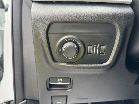 Used 2024 Jeep Grand Cherokee L Laredo AWD/4WD image 31