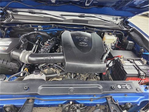 Used 2018 Toyota Tacoma TRD Off-Road w/ Technology Package image 35