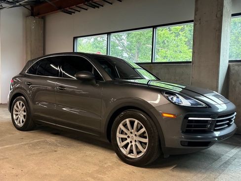 Used 2023 Porsche Cayenne AWD/4WD image 12