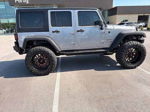 Used 2018 Jeep Wrangler Unlimited Sport S AWD/4WD image 4
