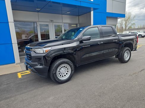 Used 2023 Chevrolet Colorado W/T AWD/4WD image 2