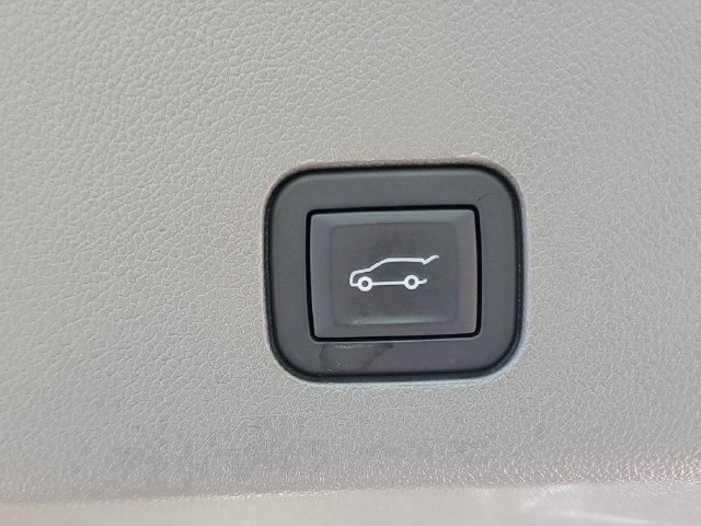 Used 2025 Cadillac XT6 Premium Luxury FWD image 11