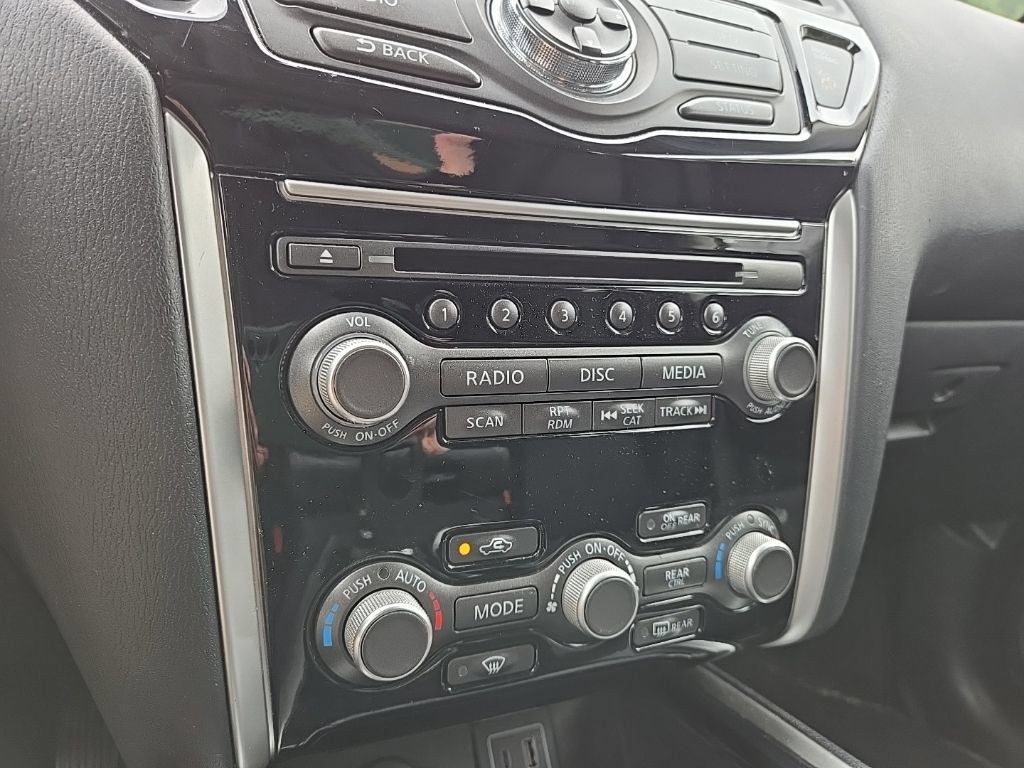 Used 2020 Nissan Pathfinder S AWD/4WD image 23