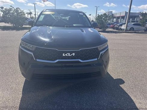 Used 2022 Kia Sorento LX image 9