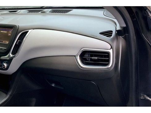 Used 2021 Chevrolet Equinox LT image 17