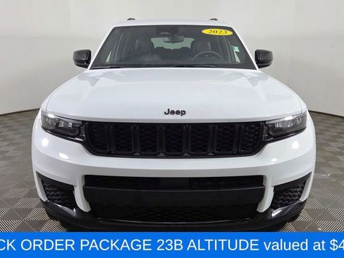 Used 2023 Jeep Grand Cherokee L Laredo image 2