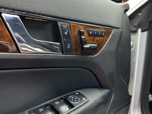 Used 2011 Mercedes-Benz E 350 Cabriolet image 18