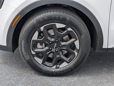 Used 2024 Kia Sorento S image 10